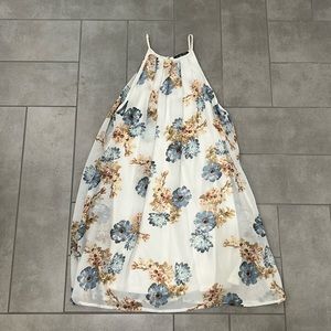 Floral trapeze dress perfect for graduation! Size medium. Worn once